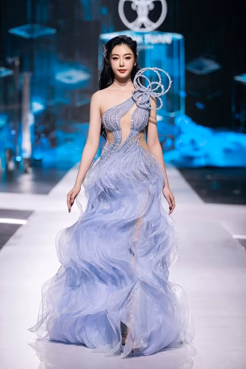 Nguyễn Thị Diễm sinh năm 1998, đến từ Cao Bằng, cao 1m76, có số đo ba vòng 78-64-90 cm. Cô từng vào top 20 Miss Grand Vietnam 2023, top 5 Hoa hậu các Dân tộc Việt Nam 2022. Nguyễn Thị Diễm hiện tại là một trong những thí sinh mạnh của cuộc thi Hoa hậu Quốc gia Việt Nam 2024. Ảnh: FB Nguyễn Thị Diễm.