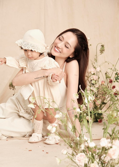 Bảo Anh định giấu kín con gái đến năm cô nhóc được 18 tuổi. Ảnh: FB Bảo Anh.