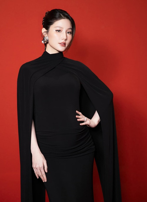 Nữ diễn viên thừa nhận mang thai vào tháng 11/2024 sau thời gian dài vướng nghi vấn bầu bí vì thường xuyên diện đồ rộng, lộ vòng hai lùm lùm. Ảnh: FB Diễm My.