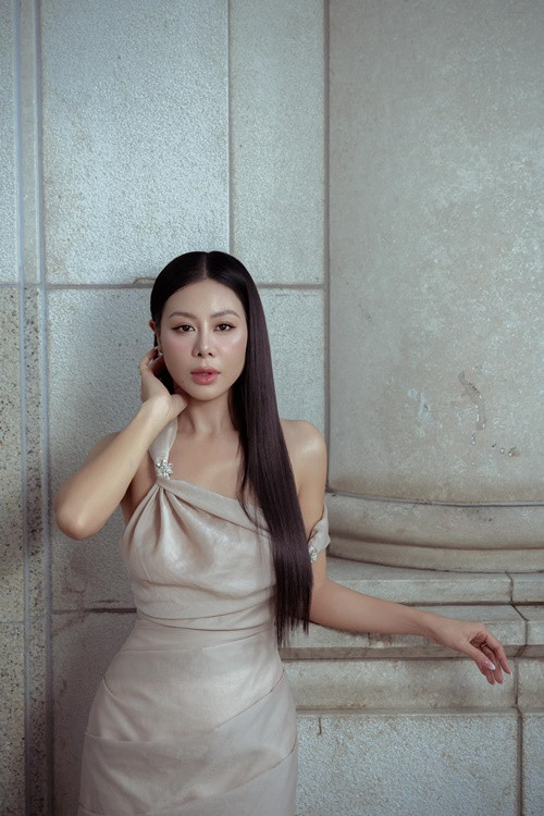 Nam Thư Entertainment cho biết: "Thời gian gần đây, có nhiều thông tin không đúng liên quan đến diễn viên Nam Thư. Điều này làm ảnh hưởng đến danh dự, hình ảnh và công việc của nghệ sĩ công ty. Để tránh câu chuyện bị đẩy đi xa, công ty đại diện cho diễn viên Nam Thư khẳng định những thông tin lan truyền là sai sự thật với mục đích hạ bệ, làm ảnh hưởng đến danh dự, uy tín của Nam Thư".