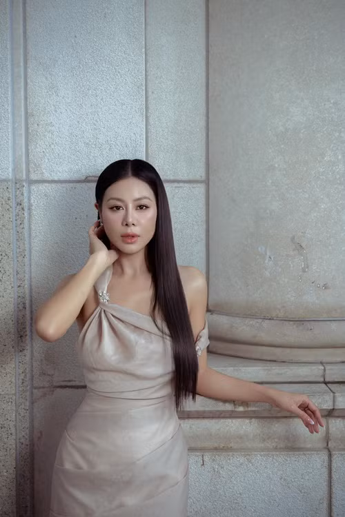 Nam Thư Entertainment cho biết: "Thời gian gần đây, có nhiều thông tin không đúng liên quan đến diễn viên Nam Thư. Điều này làm ảnh hưởng đến danh dự, hình ảnh và công việc của nghệ sĩ công ty. Để tránh câu chuyện bị đẩy đi xa, công ty đại diện cho diễn viên Nam Thư khẳng định những thông tin lan truyền là sai sự thật với mục đích hạ bệ, làm ảnh hưởng đến danh dự, uy tín của Nam Thư".