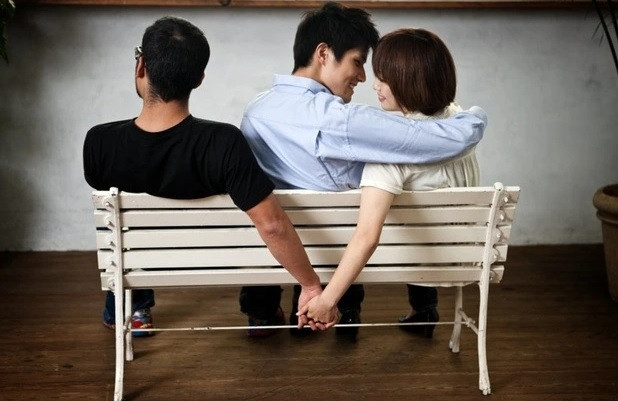 Cảm thấy tội lỗi khi hẹn hò với vợ của bạn thân Cam thay toi loi khi hen ho voi vo cua ban than