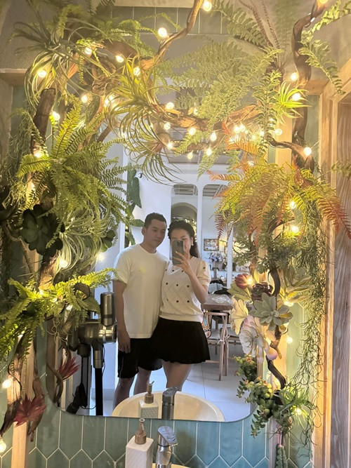 Phương Trinh Jolie khoe một góc căn nhà có sen đá, dương xỉ. Ảnh: FB Phương Trinh Jolie.
