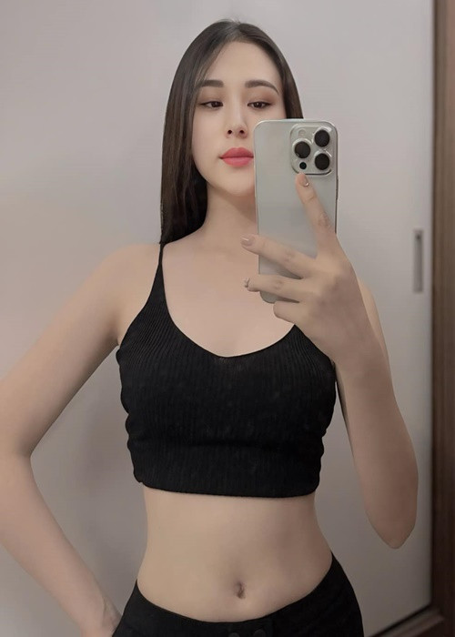 Vợ Vũ Duy Khánh lấy lại được vóc dáng thon thả sau sinh nở. Ảnh: FB Phương Anh.