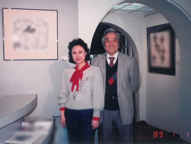 Theo Đang Yêu, sau khi ly hôn Khánh Quân, Quỳnh Dao gắn bó với Bình Hâm Đào - một người đàn ông đang có vợ và 3 con. Ảnh: Infonet.