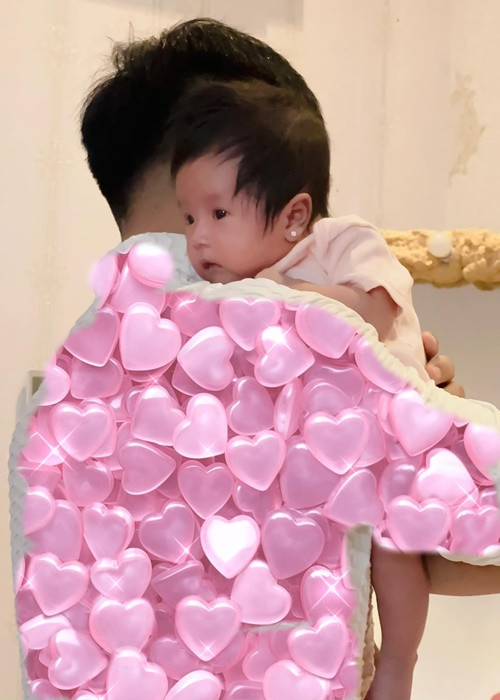 Thanh Trúc chưa tiết lộ danh tính bố con gái. Trên trang cá nhân, thi thoảng, nữ diễn viên khoe hình ảnh chồng bên ái nữ.