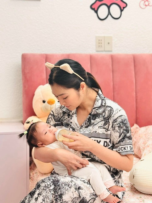 “Ngọc nữ phim giờ vàng THVL” thoải mái chia sẻ hình ảnh ái nữ thay vì giữ kín.