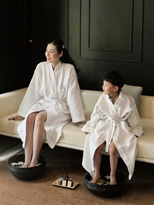 Con trai Tú Anh thừa hưởng những nét đẹp của bố lẫn mẹ.