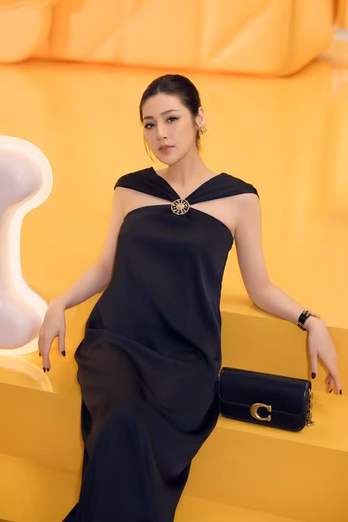 Nàng hậu sang chảnh, quyến rũ, khéo giấu bụng bầu.