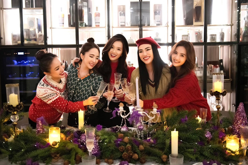 Vợ chồng Lã Thanh Huyền thường xuyên mở tiệc mời bạn bè đến nhà.