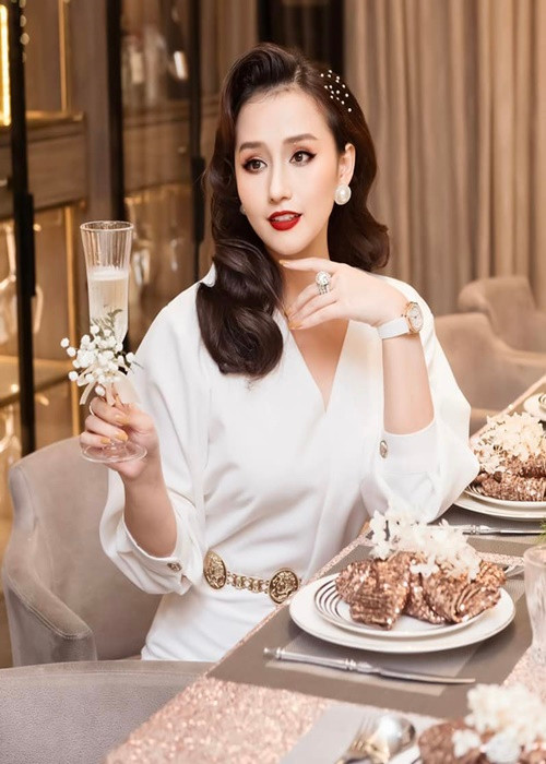 Nữ diễn viên thường xuyên khoe cuộc sống sang chảnh.