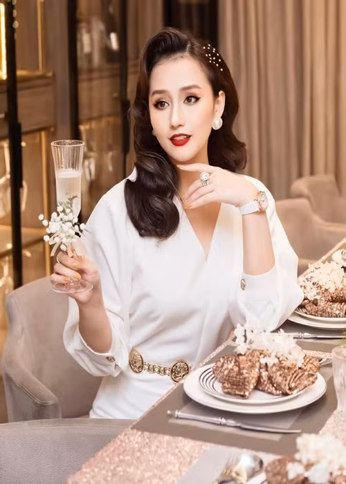 Nữ diễn viên thường xuyên khoe cuộc sống sang chảnh.