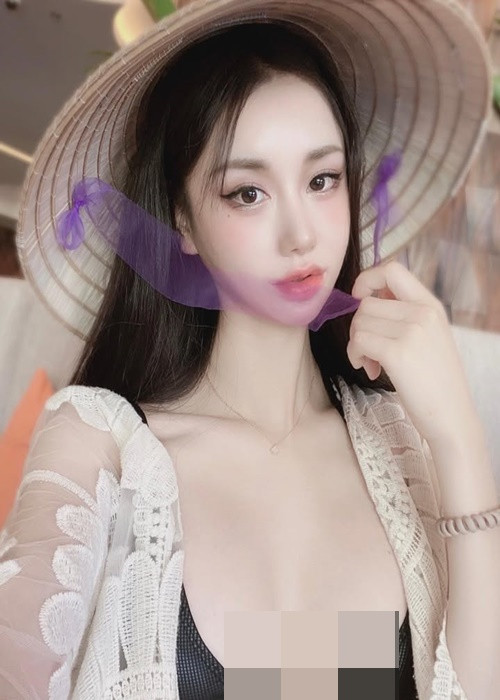 Cô nàng thường xuyên tương tác với người hâm mộ và chia sẻ chi tiết cuộc sống của mình, khiến mọi người cảm nhận được sự chân thực, đáng yêu của cô.