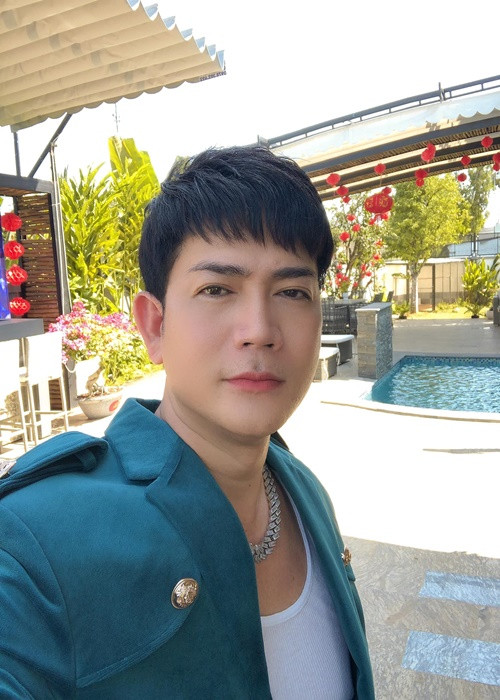 Quách Thành Danh khoe không gian sống ngập tràn không khí xuân dịp Tết Nguyên đán 2024.