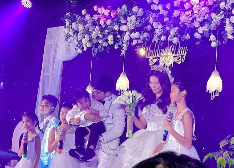 Trong cơ ngơi rộng 1.200 m2, vợ chồng Quách Thành Danh tổ chức đám cưới vào tháng 12/2023.