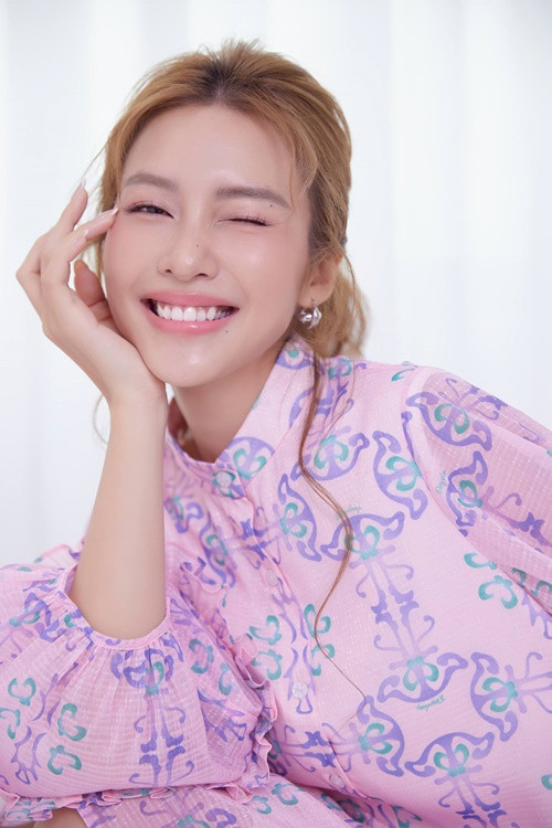 Năm 2018, Khả Ngân chia sẻ về chuyện tình cảm. Nữ diễn viên cho biết, bạn trai không hoạt động trong showbiz. Cả hai quen nhau được gần 5 năm. Khả Ngân tiết lộ, người yêu chấp nhận gia đình và công việc của cô. Ảnh: FB Khả Ngân.