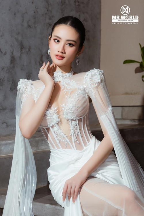 Mới đây, nàng hậu thay Lê Hoàng Phương làm đại sứ thương hiệu cho một bệnh viện thẩm mỹ.