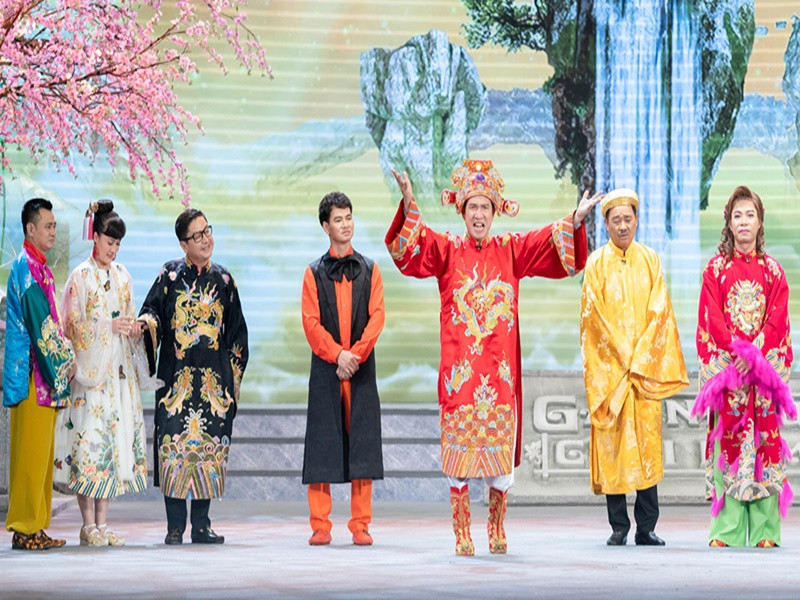 Quang Thắng chia sẻ úp mở việc NSND Công Lý có thể sẽ trở lại Táo quân 2025. "NSND Công Lý dù sức khỏe chưa tốt hẳn nhưng vẫn có thể đóng được Táo quân chứ. Công Lý đã đi đóng được phim rồi cơ mà. Vai của Công Lý có thể không dài được như trước nhưng sự xuất hiện của Công Lý cũng sẽ thỏa lòng mong đợi của khán giả”, Quang Thắng nói. Ảnh: VFC.