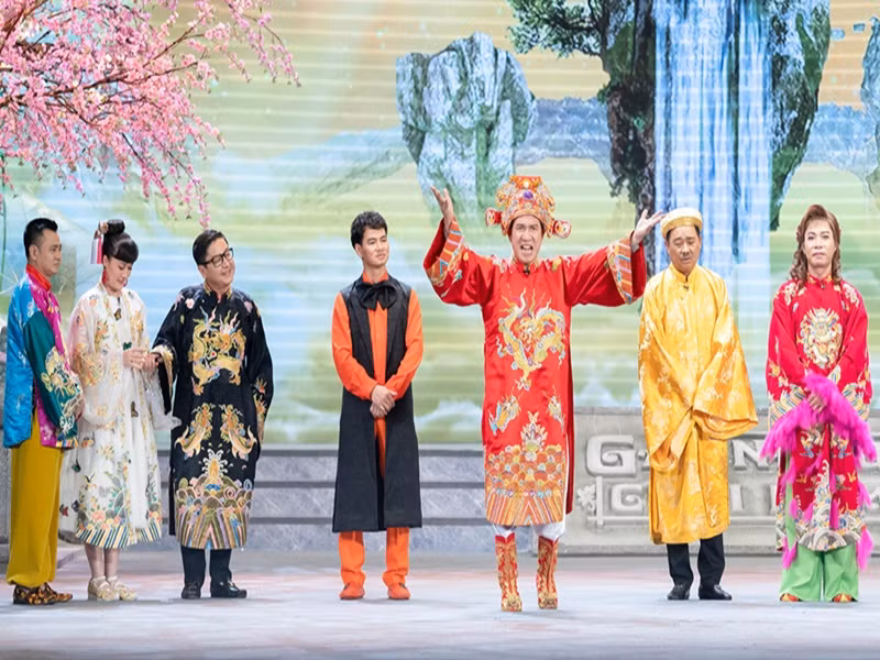 Quang Thắng chia sẻ úp mở việc NSND Công Lý có thể sẽ trở lại Táo quân 2025. "NSND Công Lý dù sức khỏe chưa tốt hẳn nhưng vẫn có thể đóng được Táo quân chứ. Công Lý đã đi đóng được phim rồi cơ mà. Vai của Công Lý có thể không dài được như trước nhưng sự xuất hiện của Công Lý cũng sẽ thỏa lòng mong đợi của khán giả”, Quang Thắng nói. Ảnh: VFC.