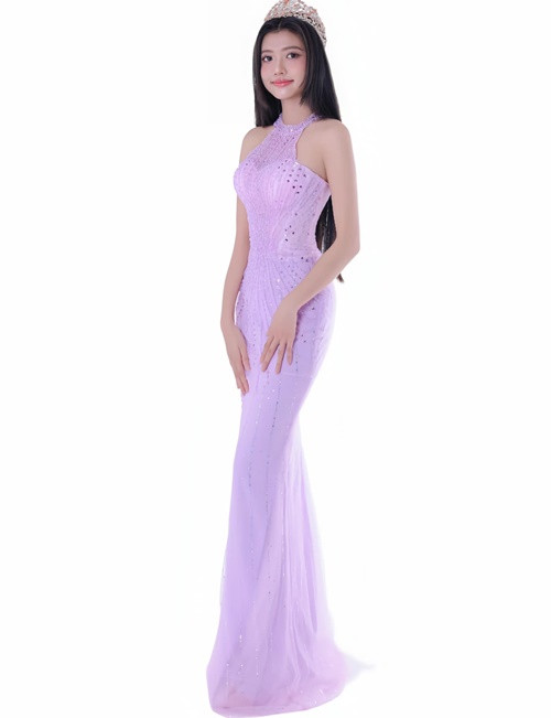 Kim Thơ cao 1m73, có số đo ba vòng 83 - 62 - 91 cm. Ảnh: FB Kim Thơ.