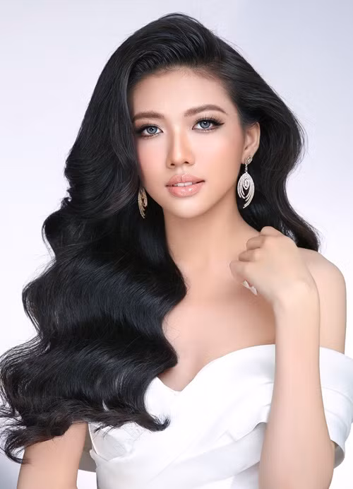 Tân hoa hậu sở hữu gương mặt đậm chất Á Đông. Ảnh: FB Kim Thơ.