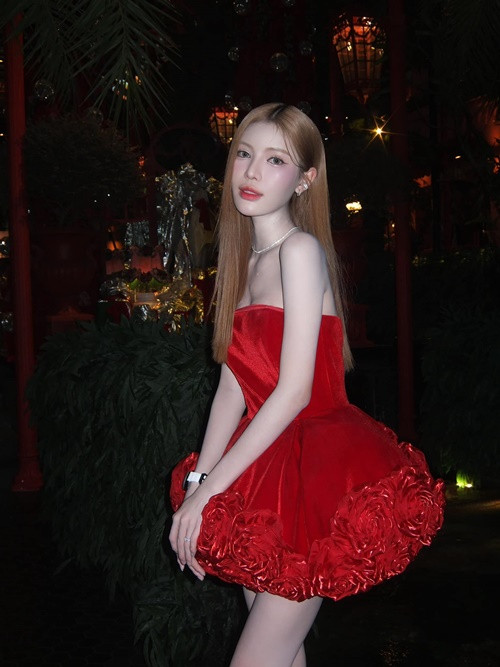 Nhờ chiều cao nổi bật, thân hình thon gọn, Tường San mặc gì cũng hút mắt.