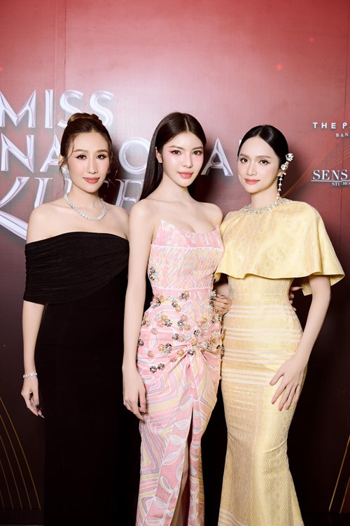 Tường San từng bày tỏ cô ngưỡng mộ Hoa hậu Hương Giang (ngoài cùng bên phải) về thành tựu, những đóng góp cho cộng đồng. Vì vậy, Hương Giang là hình mẫu Tường San muốn hướng đến.