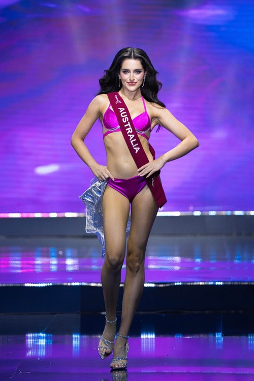 Á hậu 1 Miss Charm 2024 gợi cảm trong trang phục áo tắm.