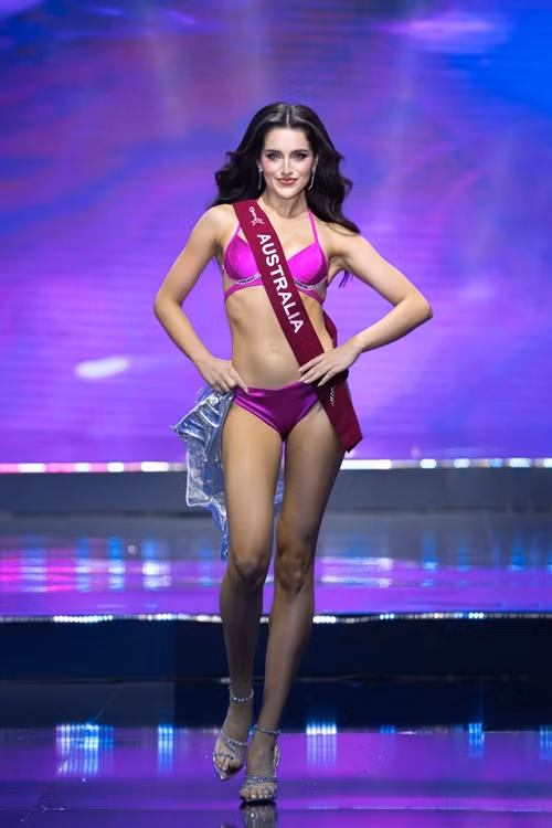 Á hậu 1 Miss Charm 2024 gợi cảm trong trang phục áo tắm.