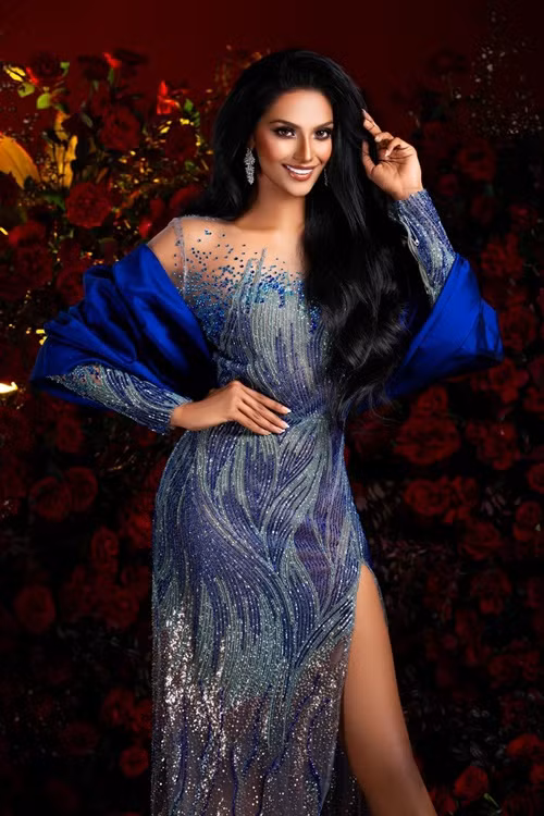 Người dẫn đầu trong cuộc thi Miss Charm 2024 sở hữu gương mặt sắc sảo, nụ cười tươi tắn.