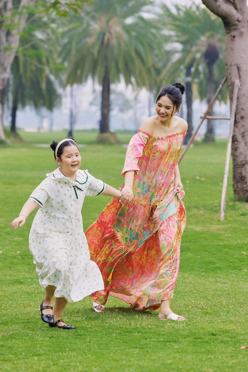 Con gái thứ hai của Hương Giang năm nay 9 tuổi, bụ bẫm, đáng yêu.