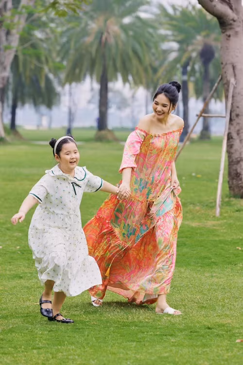 Con gái thứ hai của Hương Giang năm nay 9 tuổi, bụ bẫm, đáng yêu.