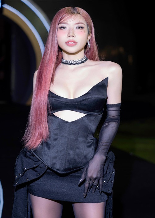 Ca sĩ Trang Pháp cho biết, cô mời Nemo hòa âm phối khí ca khúc Bê tráp và đã thanh toán cho nhà sản xuất này vào năm 2022. Năm 2024, Trang Pháp ra mắt ca khúc Bê tráp và mời SlimV làm cố vấn âm nhạc kiêm nhà sản xuất. Ảnh: FB Trang Pháp.