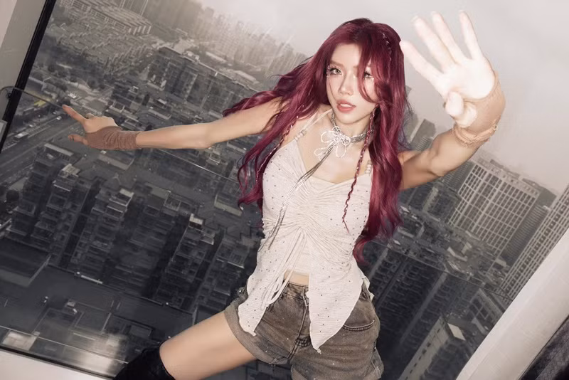 Trang Pháp khẳng định, sau khi trao đổi, Nemo đồng ý để hashtag của Nemo và SlimV. Tuy nhiên, khi ra mắt, MV lại sử dụng phiên bản không có hashtag. Ngay khi phát hiện sự cố, Trang Pháp thông báo team liên hệ nền tảng để thay thế bản mới và việc này cần thời gian xử lý. Trang Pháp xin lỗi vì không thông báo với Nemo vì sự chậm trễ này. Ảnh: FB Trang Pháp.