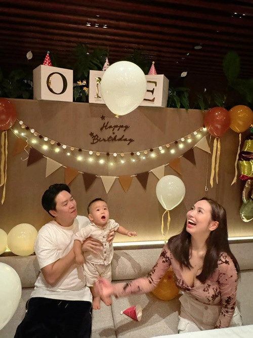 Vợ chồng nam ca sĩ đón con trai đầu lòng gia nhập tổ ấm vào tháng 10/2022.