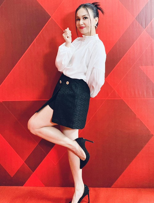 Chị gái của Minh Tuyết và Hà Phương khéo giữ vóc dáng. Ảnh: FB Cẩm Ly.