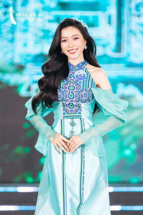 Tháng 10/2024, Kiều Duy dự thi Hoa hậu Quốc gia Việt Nam 2024. Mẹ Kiều Duy chia sẻ trên Znews, một tay bà lo toàn bộ chi phí để con gái tham gia các cuộc thi nhan sắc. Ảnh: Fanpage Hoa hậu Quốc gia Việt Nam.