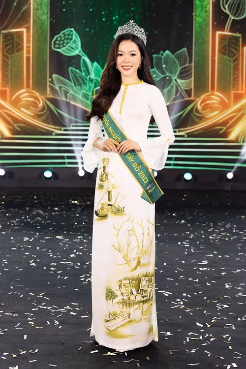 Ở Người đẹp Tây Đô 2023, Kiều Duy lột xác về ngoại hình. Có thể thấy, cô giảm cân so với ngày thi Miss FPTU Cần Thơ 2022. Ngoài nhan sắc, khả năng tiếng Anh của Kiều Duy cũng gây ấn tượng. Ảnh: FB Kiều Duy.