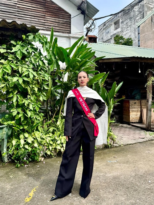 Cuộc thi Miss Charm 2024 bắt đầu từ ngày 9/12 tại Việt Nam. Vì phải hoàn thành 2 bài thi bắt buộc vào ngày 9 và 10/12 tại Mỹ, Quỳnh Nga nhập cuộc muộn. Ảnh: FB Quỳnh Nga.