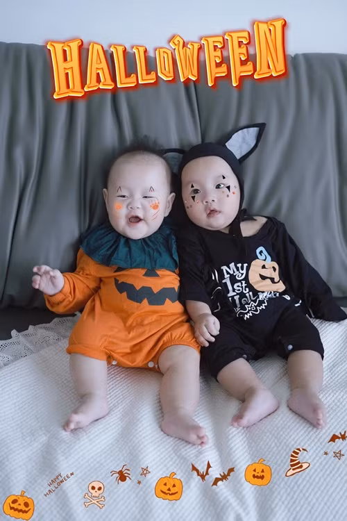Cặp song sinh nhà Phương Oanh khoe vẻ đáng yêu đón Halloween đầu tiên. Ảnh: FB Phương Oanh.
