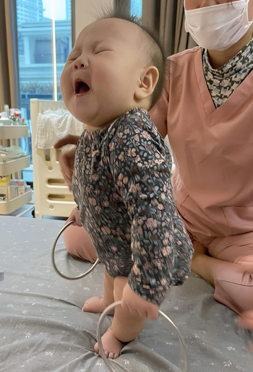 Phương Oanh chia sẻ hình ảnh hài hước của con gái Jenny. Ảnh: FB Phương Oanh.