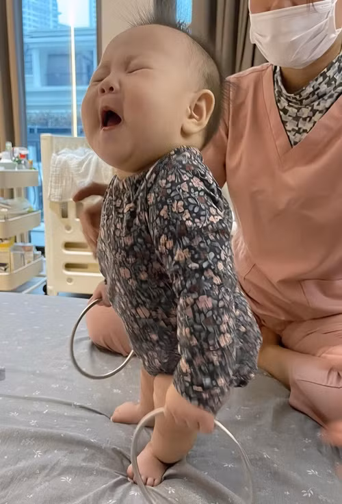 Phương Oanh chia sẻ hình ảnh hài hước của con gái Jenny. Ảnh: FB Phương Oanh.