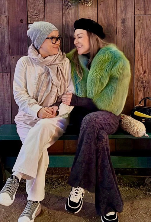 Mới đây, Thanh Hà - Phương Uyên khoe ảnh cùng đón Giáng sinh 2024. Cặp đôi nghệ sĩ kết hôn vào năm 2022 sau ít năm hẹn hò. Ảnh: FB Phương Uyên.