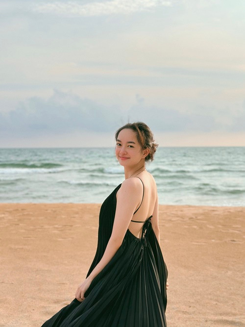 Kaity Nguyễn khéo lựa chọn trang phục giúp tôn hình thể gợi cảm. Ảnh: FB Kaity Nguyễn.