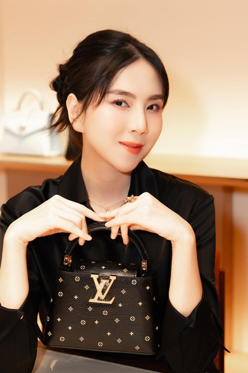 Mai Ngọc và doanh nhân Hoài Nam tổ chức đám cưới năm 2016. Sau 7 năm, cả hai âm thầm chia tay. Mai Ngọc chia sẻ, tổng quãng thời gian bên người cũ là 17 năm thanh xuân. Theo Tiền Phong, Mai Ngọc và Hoài Nam không đăng ký kết hôn khi còn gắn bó. Ảnh: FB Mai Ngọc.