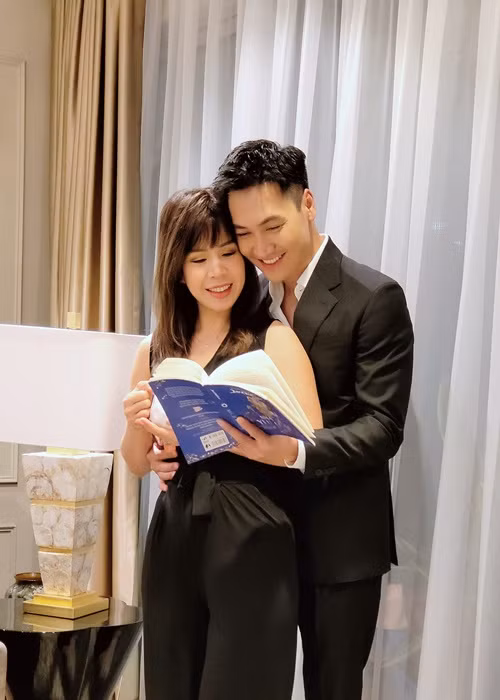 Mạnh Trường sống thảnh thơi trong căn hộ cao cấp. Ảnh: FB Mạnh Trường.