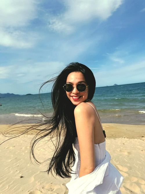 Không cần sở hữu vòng 1 căng đầy, vòng 3 nảy nở, Hiền Thục vẫn quyến rũ khó cưỡng. Hiền Thục