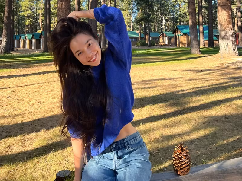 Trang điểm nhẹ nhàng, Hiền Thục cũng gây mê người đối diện.