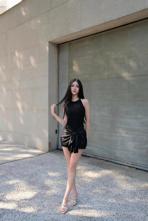 Chân dài sinh năm 2003 đang theo đuổi nghề người mẫu ảnh. Ảnh: FB Cẩm Ly.