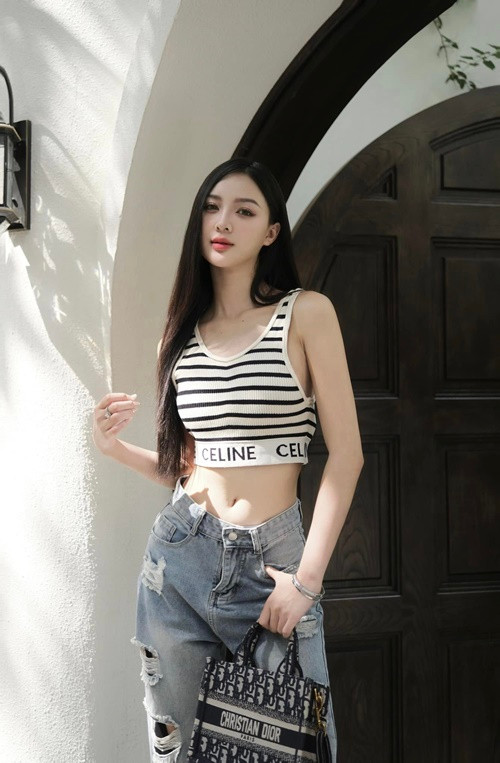 Ở Hoa hậu Quốc gia Việt Nam 2024, cô lọt top 5 Người đẹp thời trang, top 10 Gương mặt khả ái, top 6 Người đẹp nữ công gia chánh. Ảnh: FB Cẩm Ly.